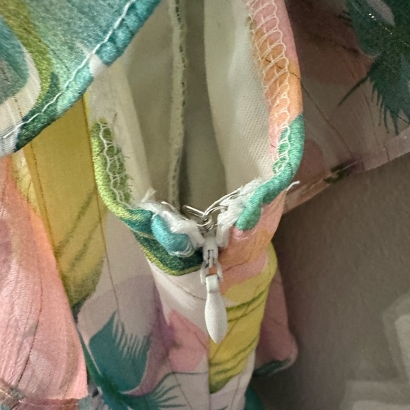 Floral V-Neck Ruffle Top - Picture 4 of 6